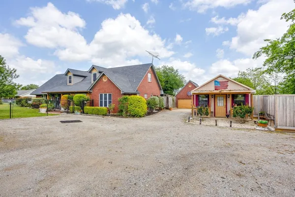 $570,000 | 3914 Redbird Lane, Joshua, TX 76058