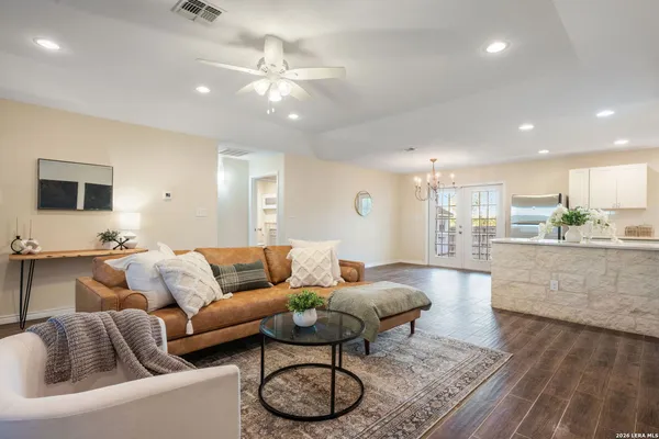$289,000 | 533 Indian Crossing, Jourdanton, TX 78026