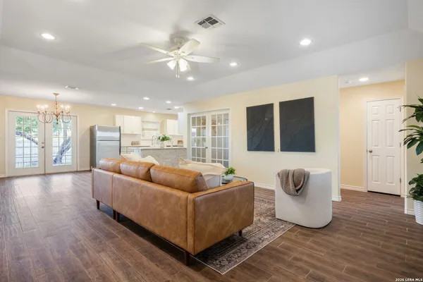$289,000 | 533 Indian Crossing, Jourdanton, TX 78026