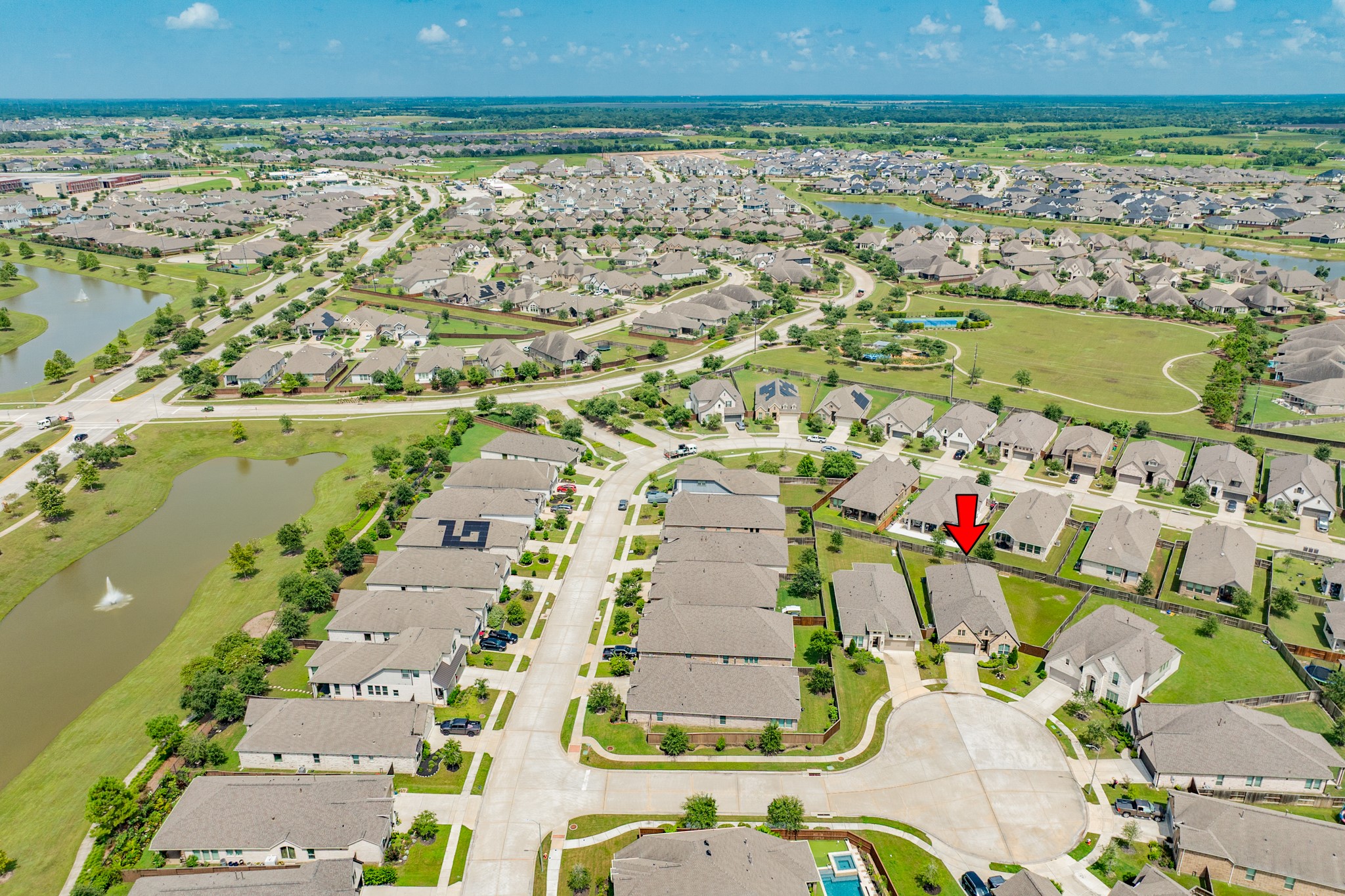 10115 Stride Court Rosharon, TX 77583 - Photo 35 of 40 Aerial view highlighting community features and scenic neighborhood lakes.
