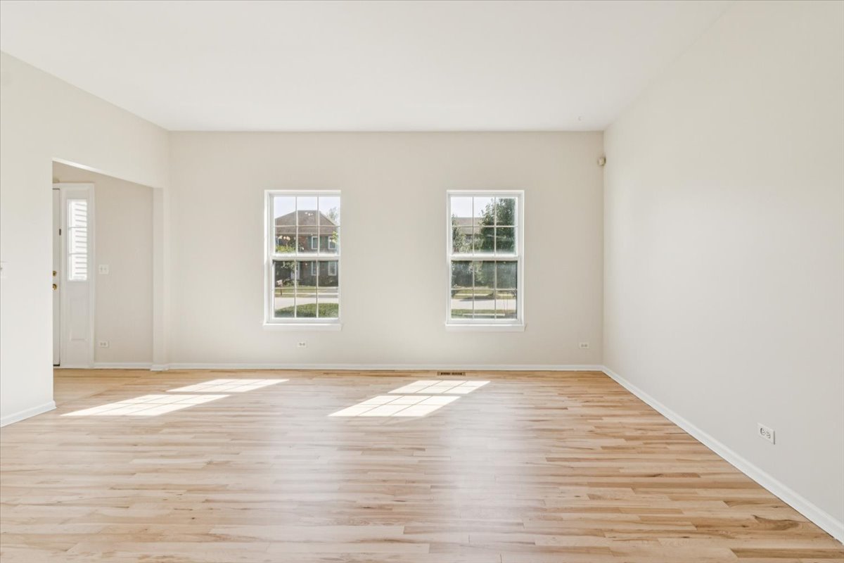 3437 Charlemaine Drive Aurora, IL 60504 - Photo 4 of 32