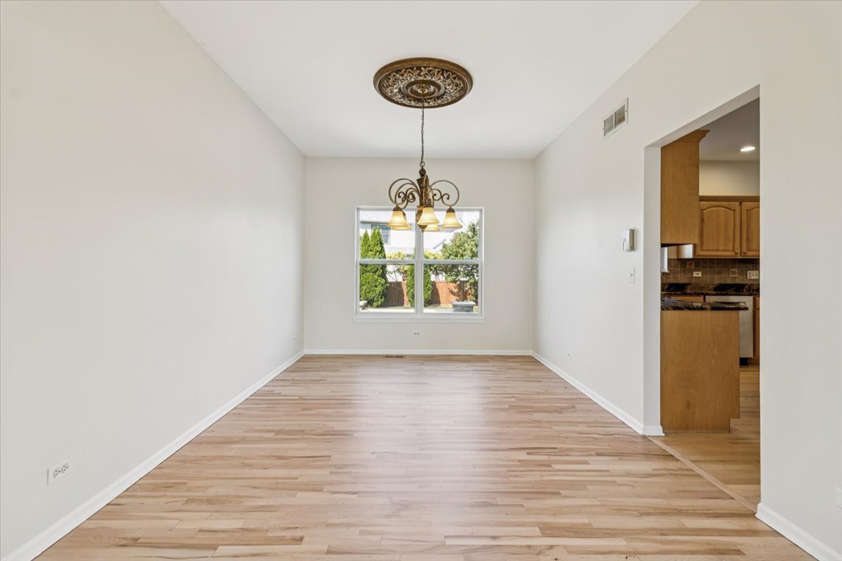 3437 Charlemaine Drive Aurora, IL 60504 - Photo 5 of 32