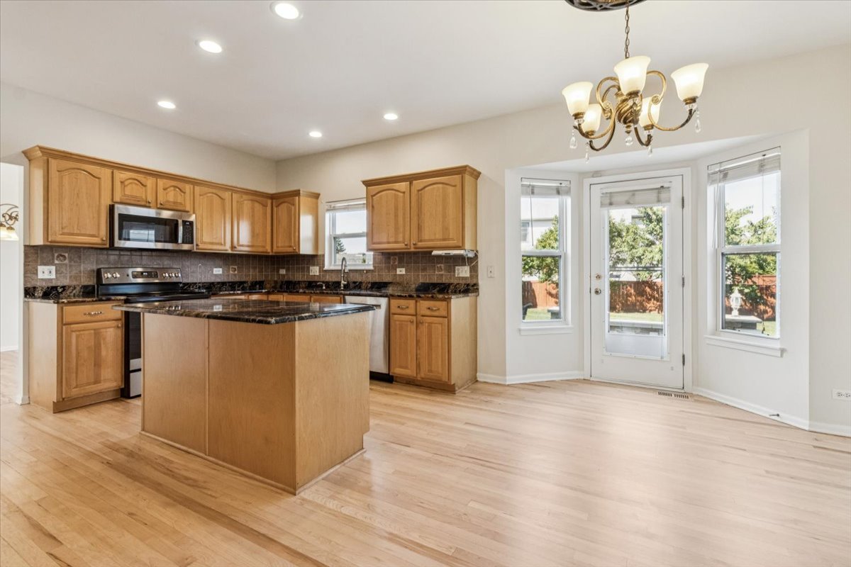 3437 Charlemaine Drive Aurora, IL 60504 - Photo 7 of 32