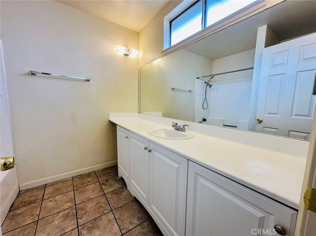 1459 West Wabash Street Rialto, CA 92376 - Photo 14 of 17 Primary Bathroom