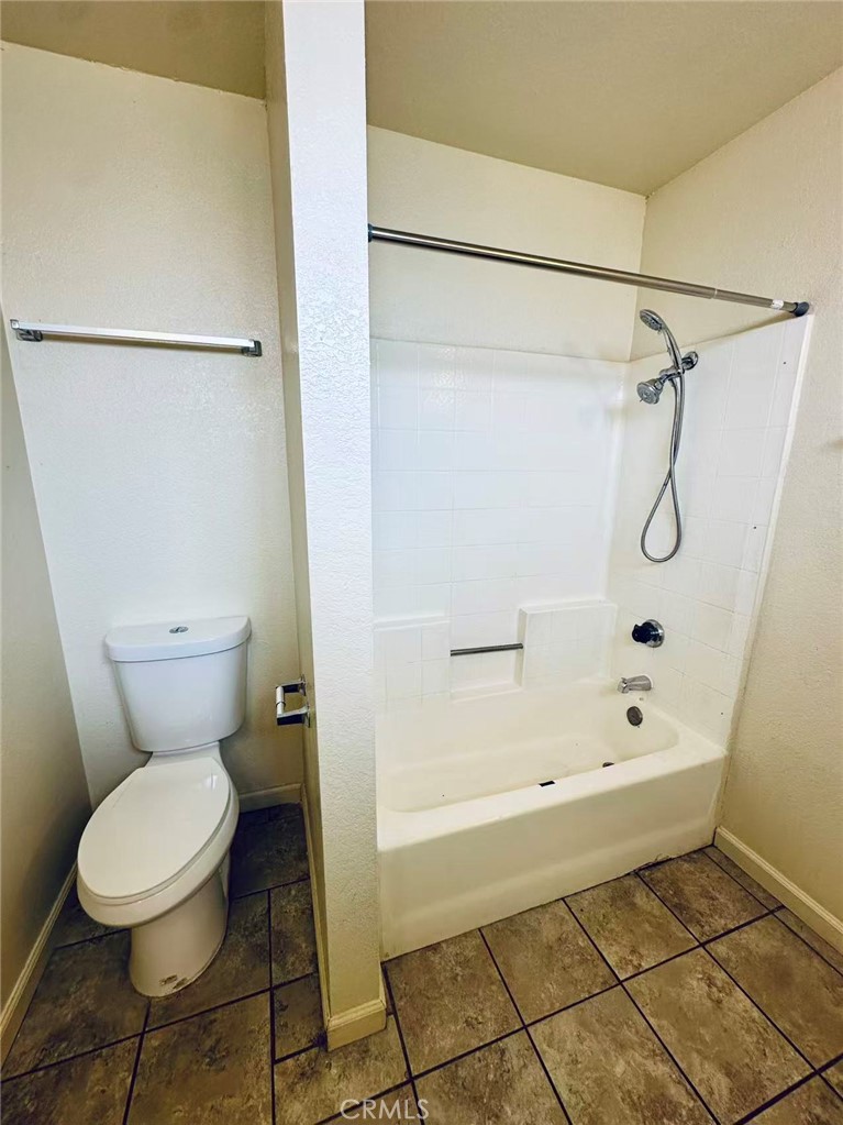 1459 West Wabash Street Rialto, CA 92376 - Photo 15 of 17 Primary Bathroom
