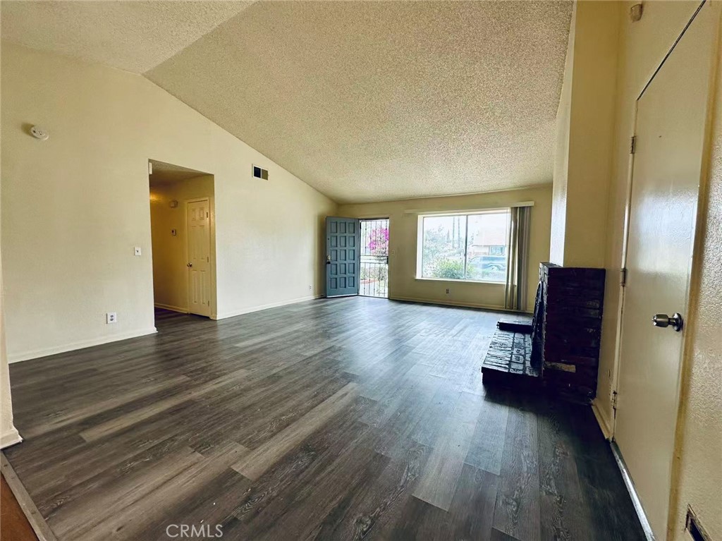 1459 West Wabash Street Rialto, CA 92376 - Photo 3 of 17 living room