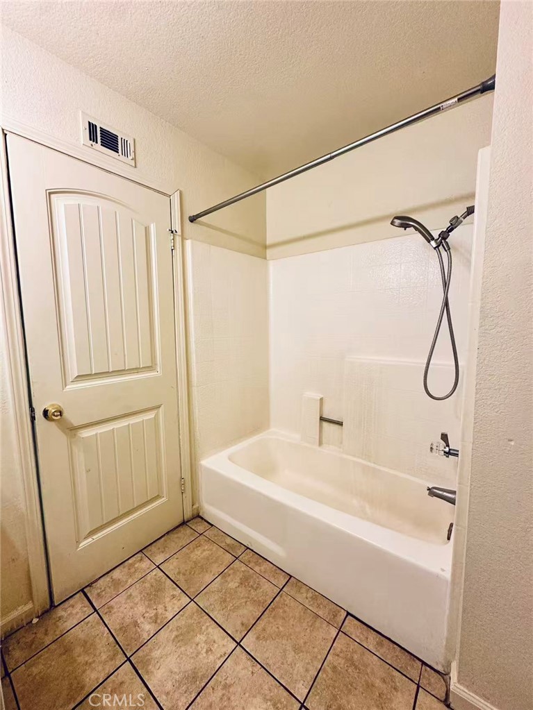 1459 West Wabash Street Rialto, CA 92376 - Photo 8 of 17 hallway bathroom