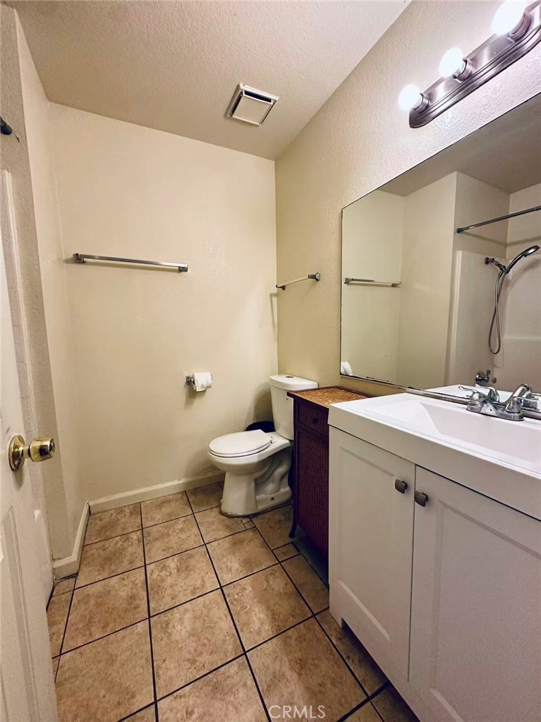 1459 West Wabash Street Rialto, CA 92376 - Photo 9 of 17 hallway bathroom