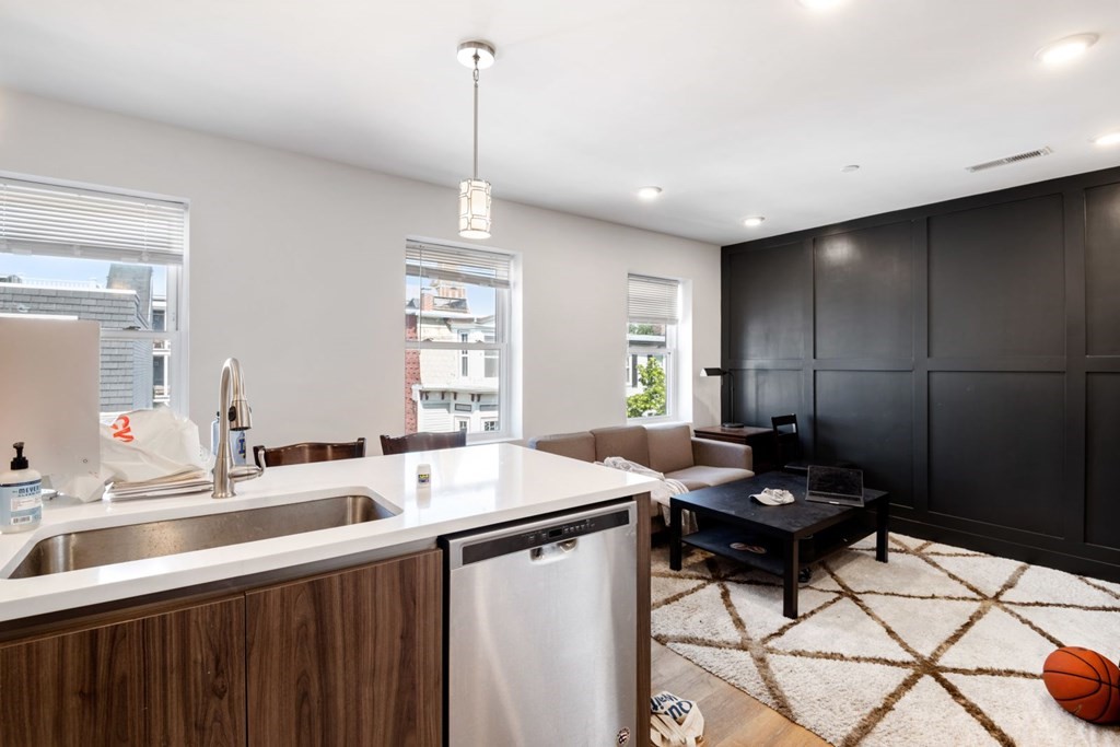 211 West 9th Street Boston, MA 02127 - Photo 17 of 38