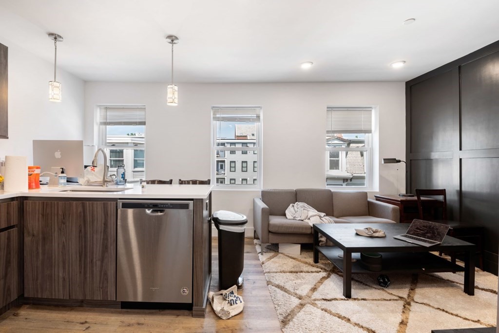 211 West 9th Street Boston, MA 02127 - Photo 18 of 38