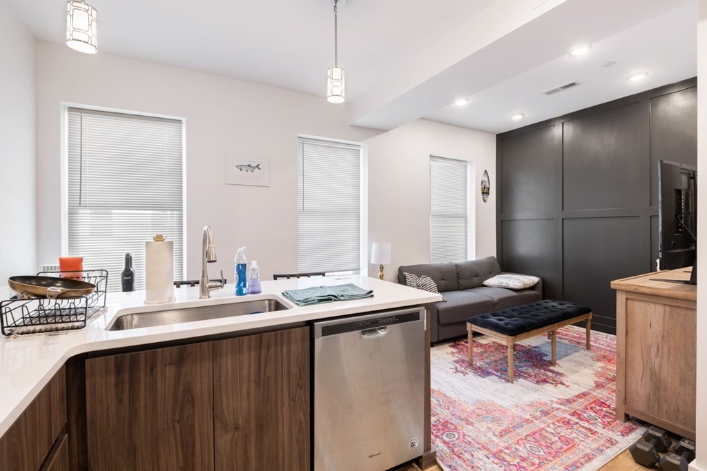 211 West 9th Street Boston, MA 02127 - Photo 27 of 38