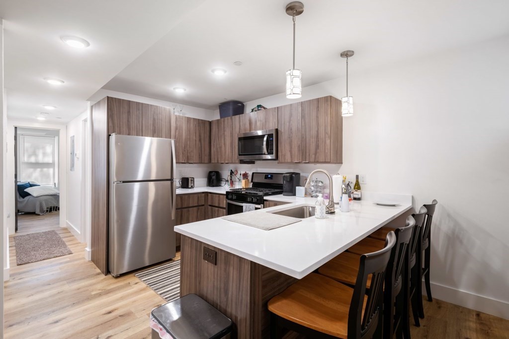 211 West 9th Street Boston, MA 02127 - Photo 4 of 38