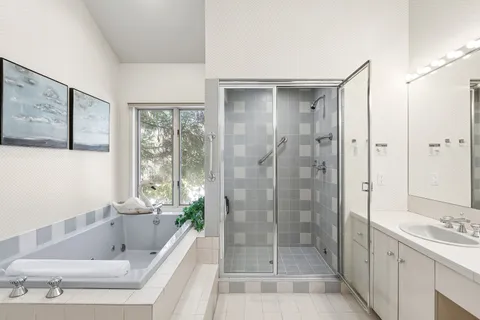 $2,395,000 | 7 Chatfields Ridge Road, East Hampton, NY 11937