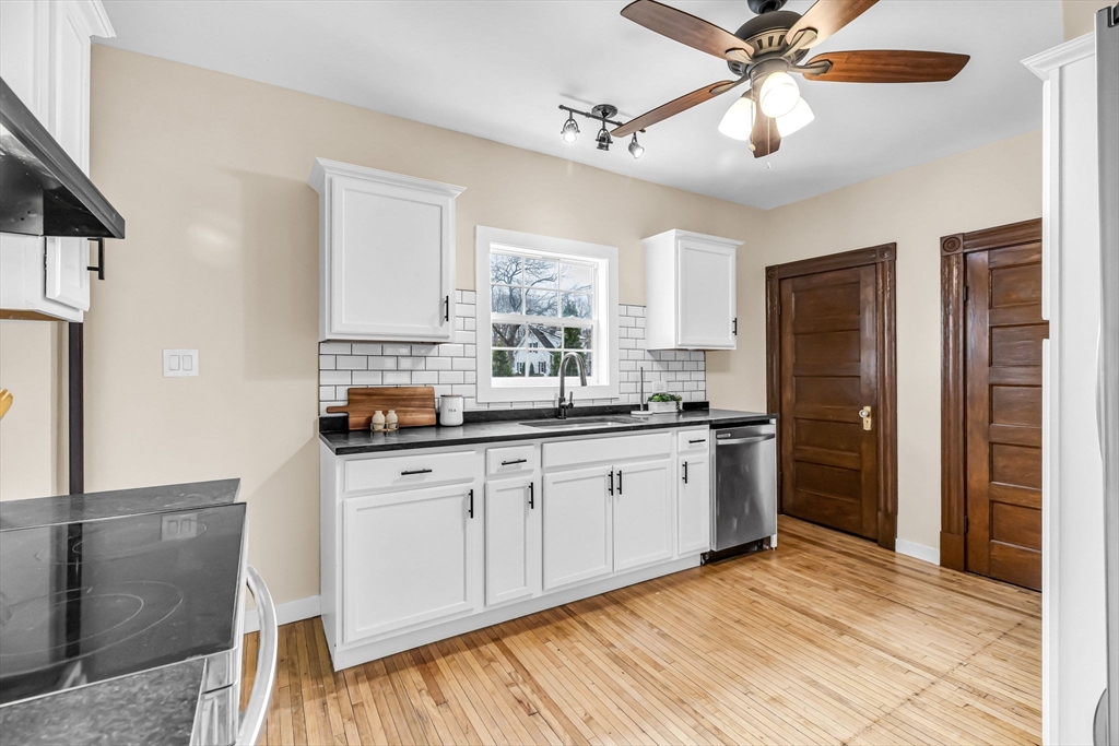 72 Larkspur Street Springfield, MA 01108 - Photo 9 of 33