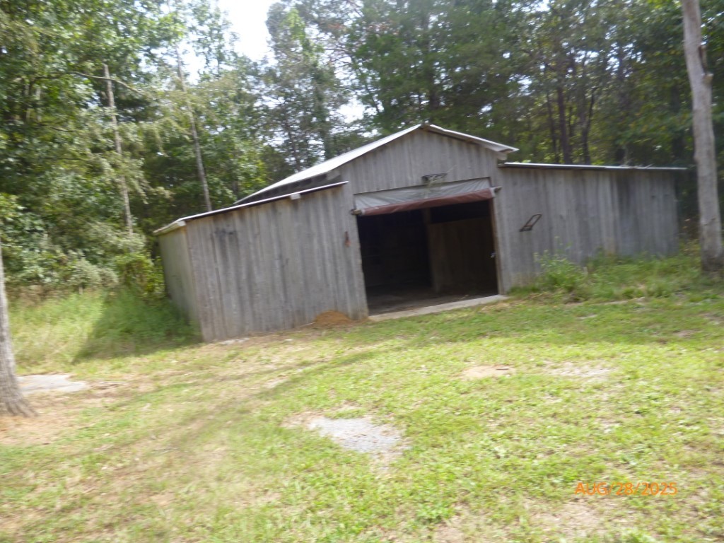160 Haskins Chapel Road Lewisburg, TN 37091 - Photo 10 of 19 a backyard of a house