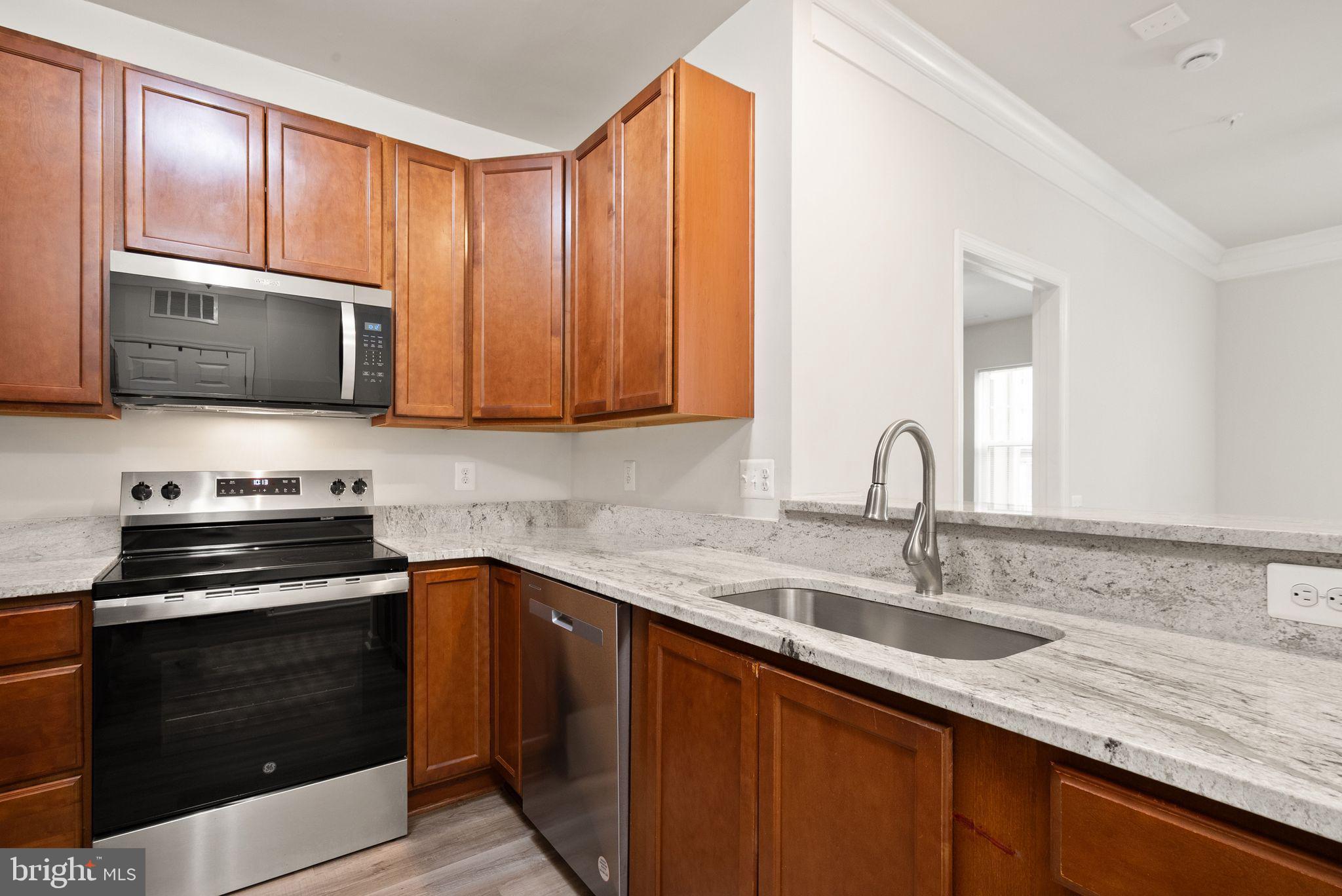 20610 Hope Spring Terrace, Unit 104 Ashburn, VA 20147 - Photo 8 of 38 Modern Kitchen