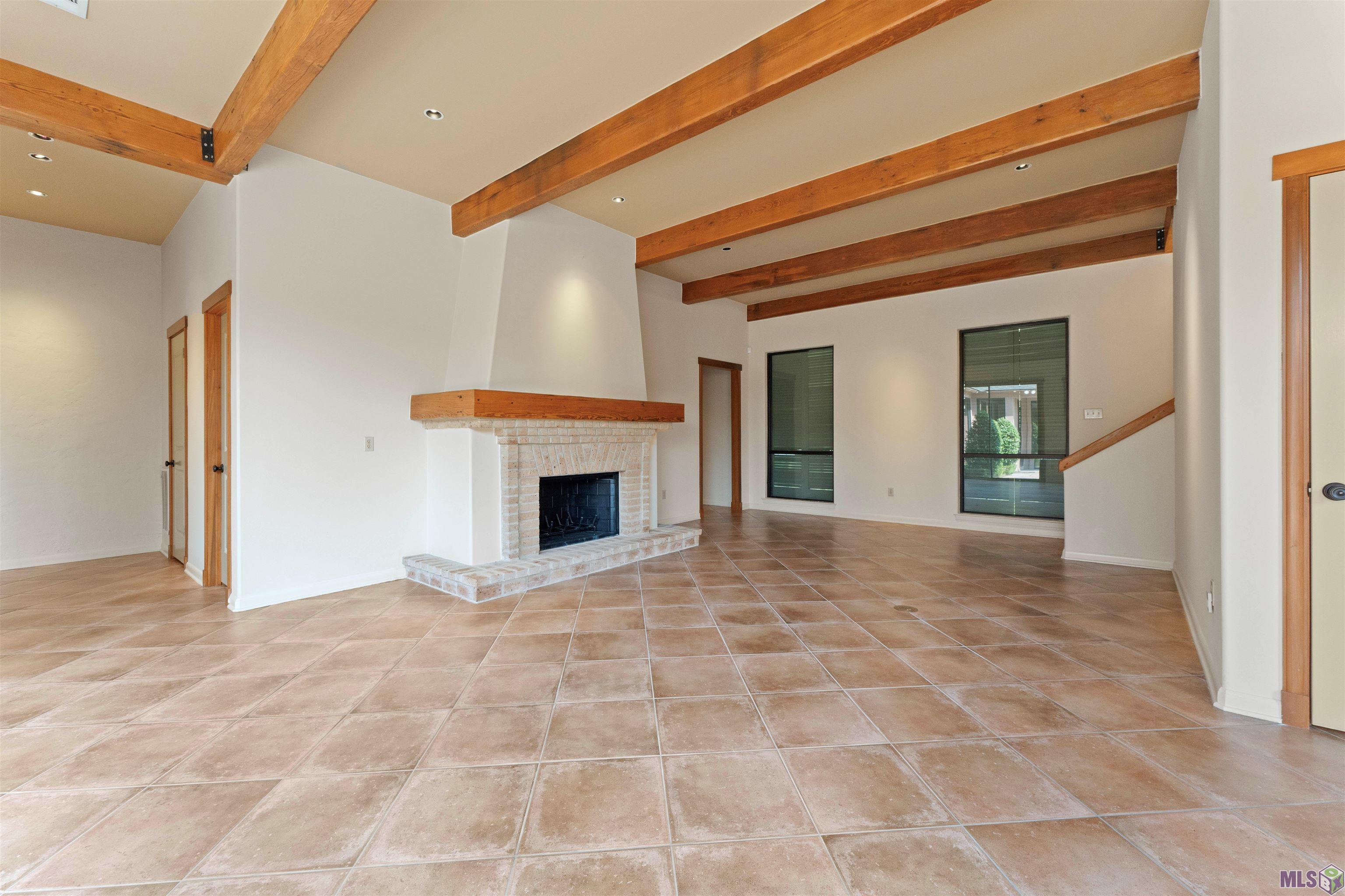 67 Jamestowne Court Baton Rouge, LA 70809 - Photo 11 of 34 Living Room