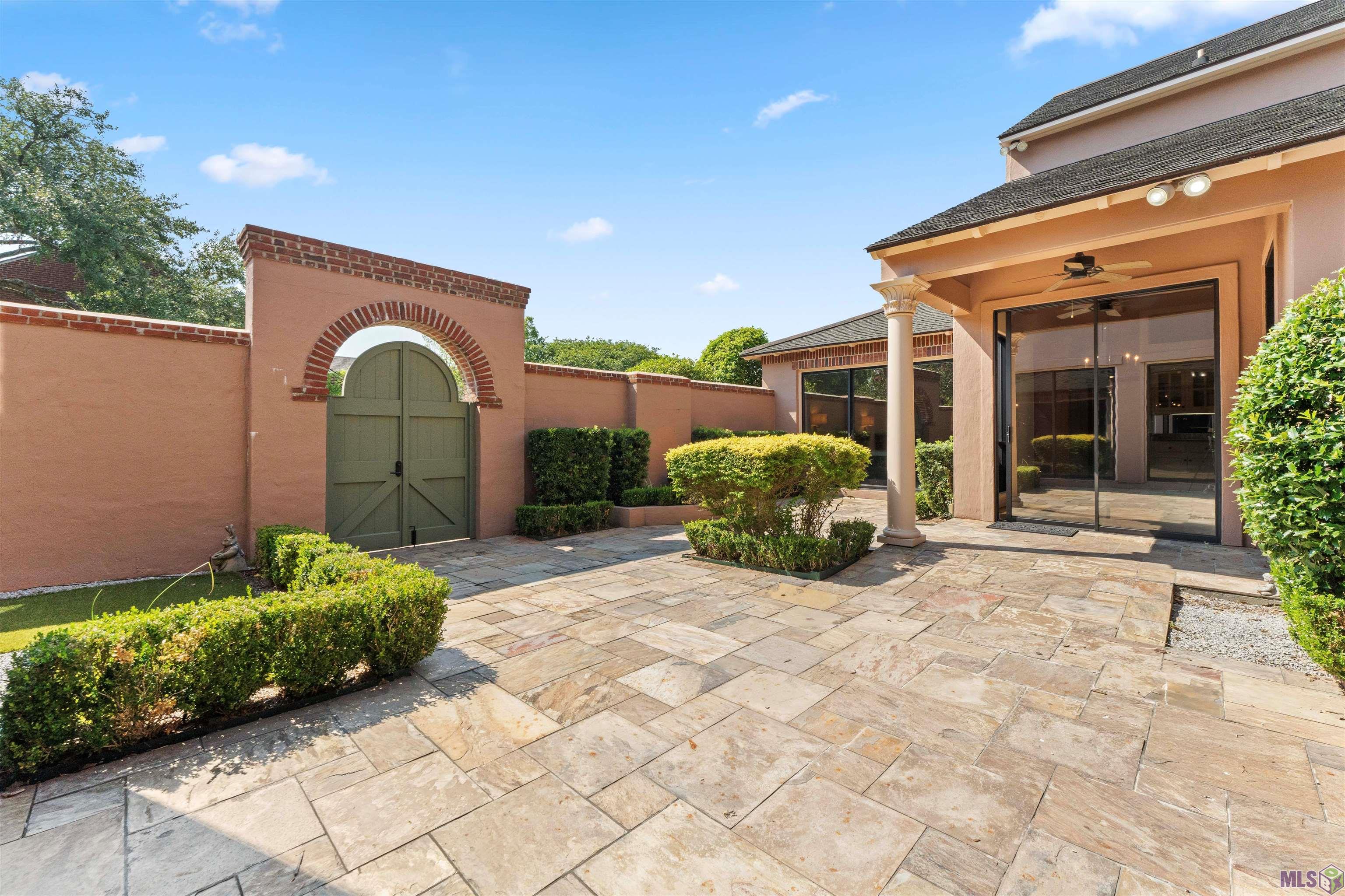67 Jamestowne Court Baton Rouge, LA 70809 - Photo 14 of 34 Courtyard from Living Room