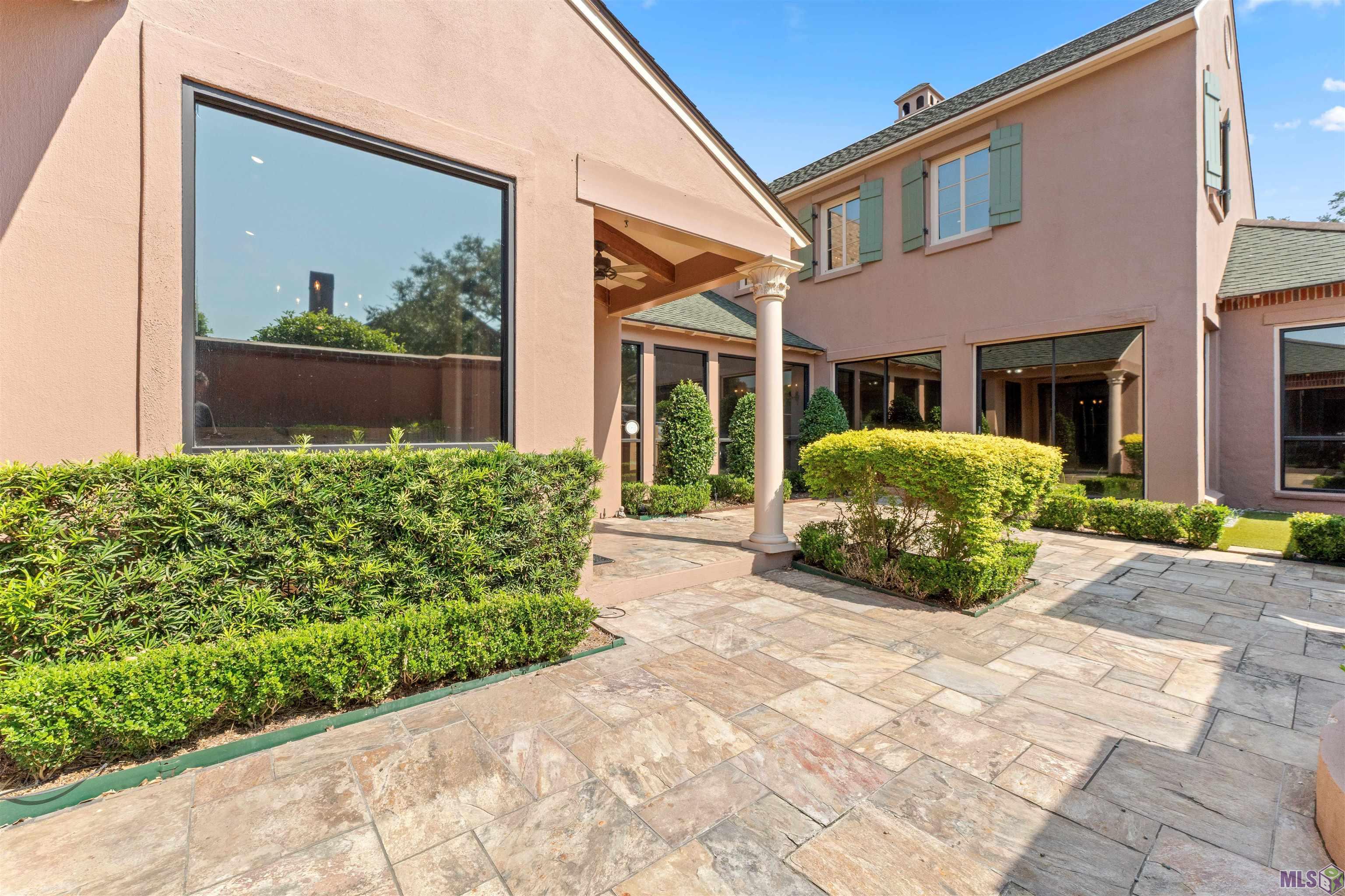 67 Jamestowne Court Baton Rouge, LA 70809 - Photo 15 of 34 Courtyard