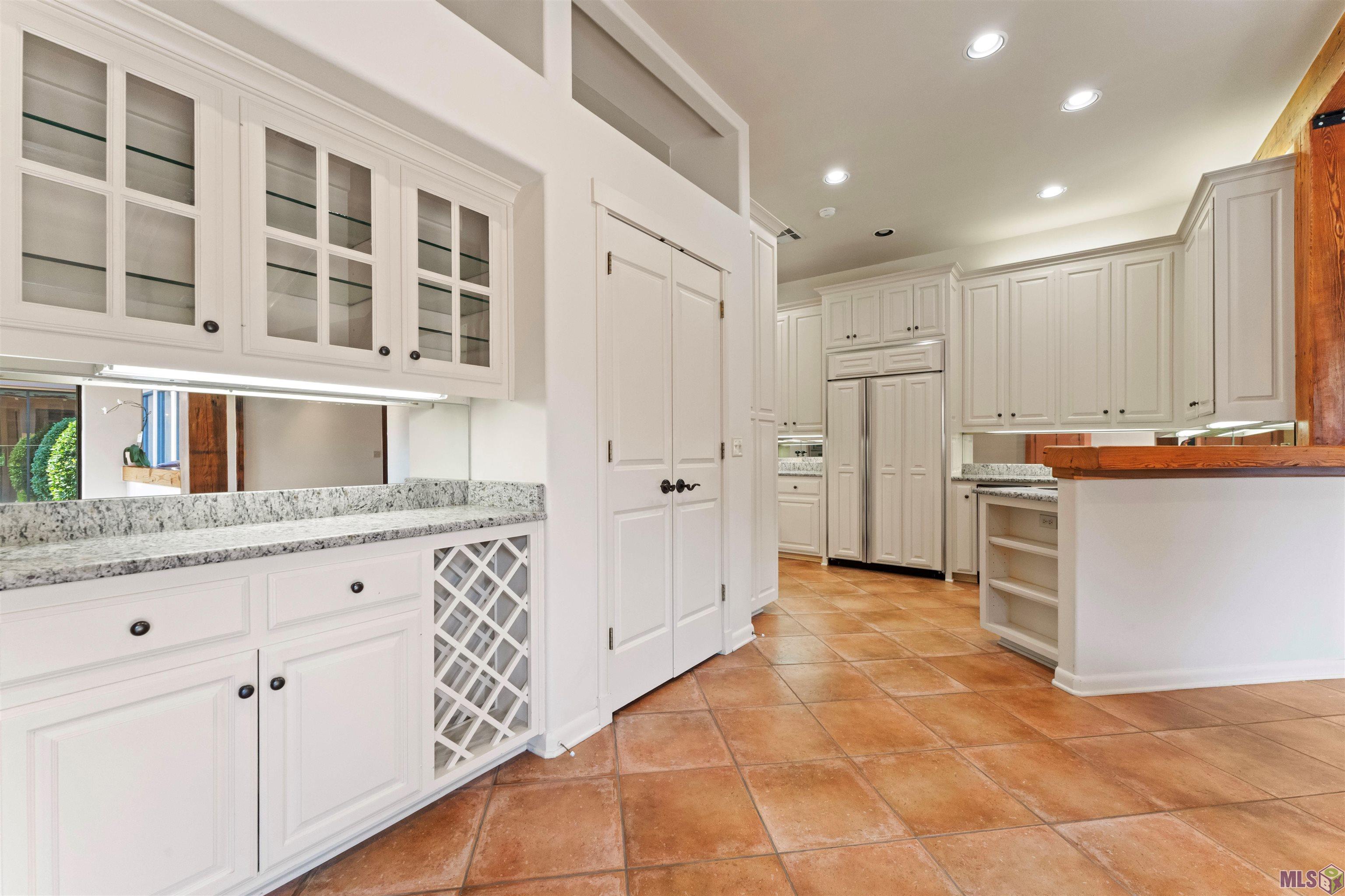 67 Jamestowne Court Baton Rouge, LA 70809 - Photo 22 of 34 Wet Bar