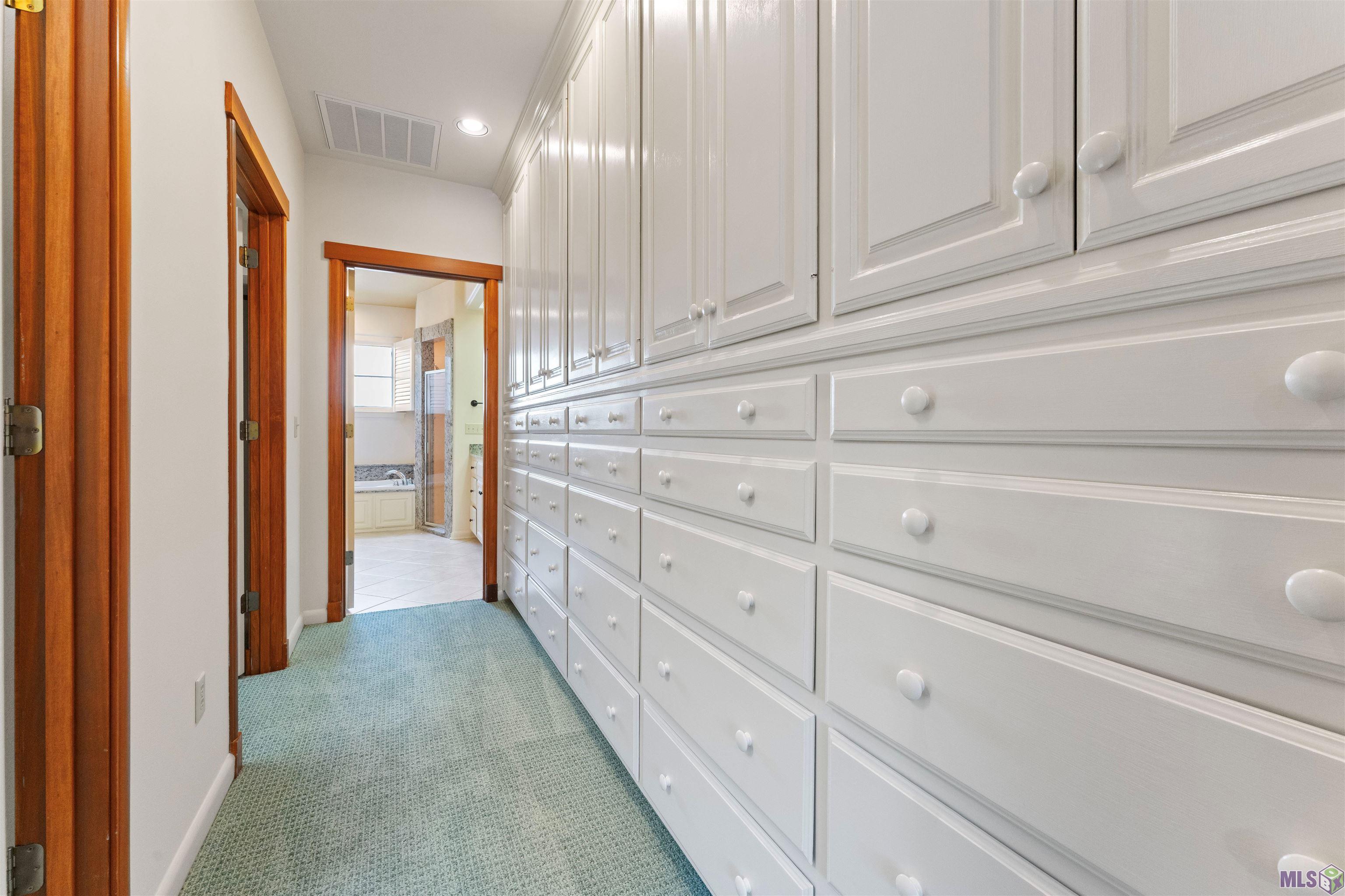 67 Jamestowne Court Baton Rouge, LA 70809 - Photo 24 of 34 Master Hall