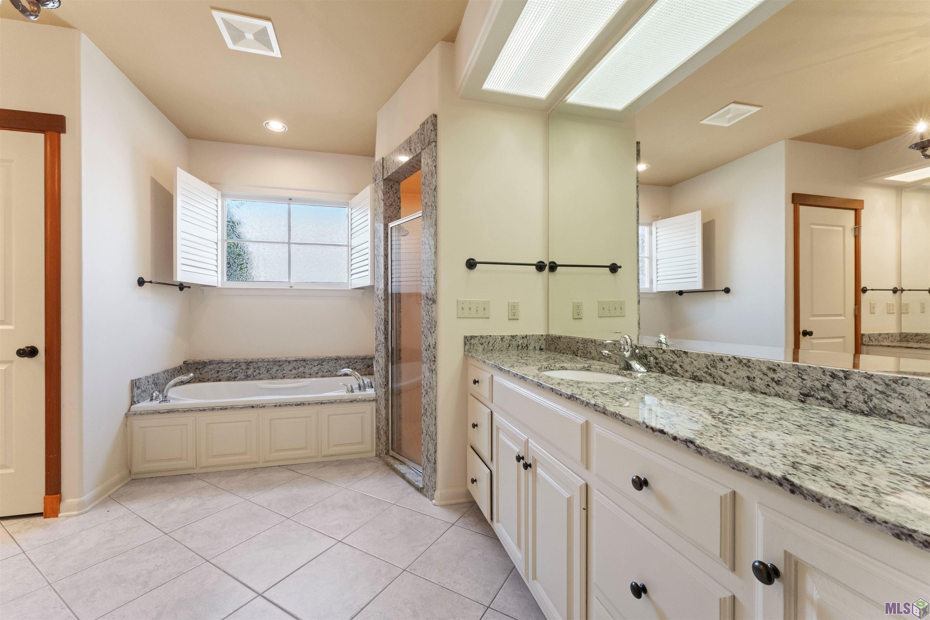 67 Jamestowne Court Baton Rouge, LA 70809 - Photo 27 of 34 Master Bath