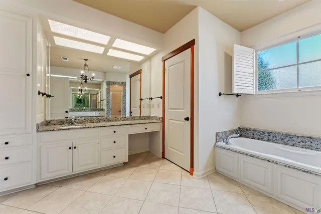 $599,999 | 67 Jamestowne Court, Baton Rouge, LA 70809