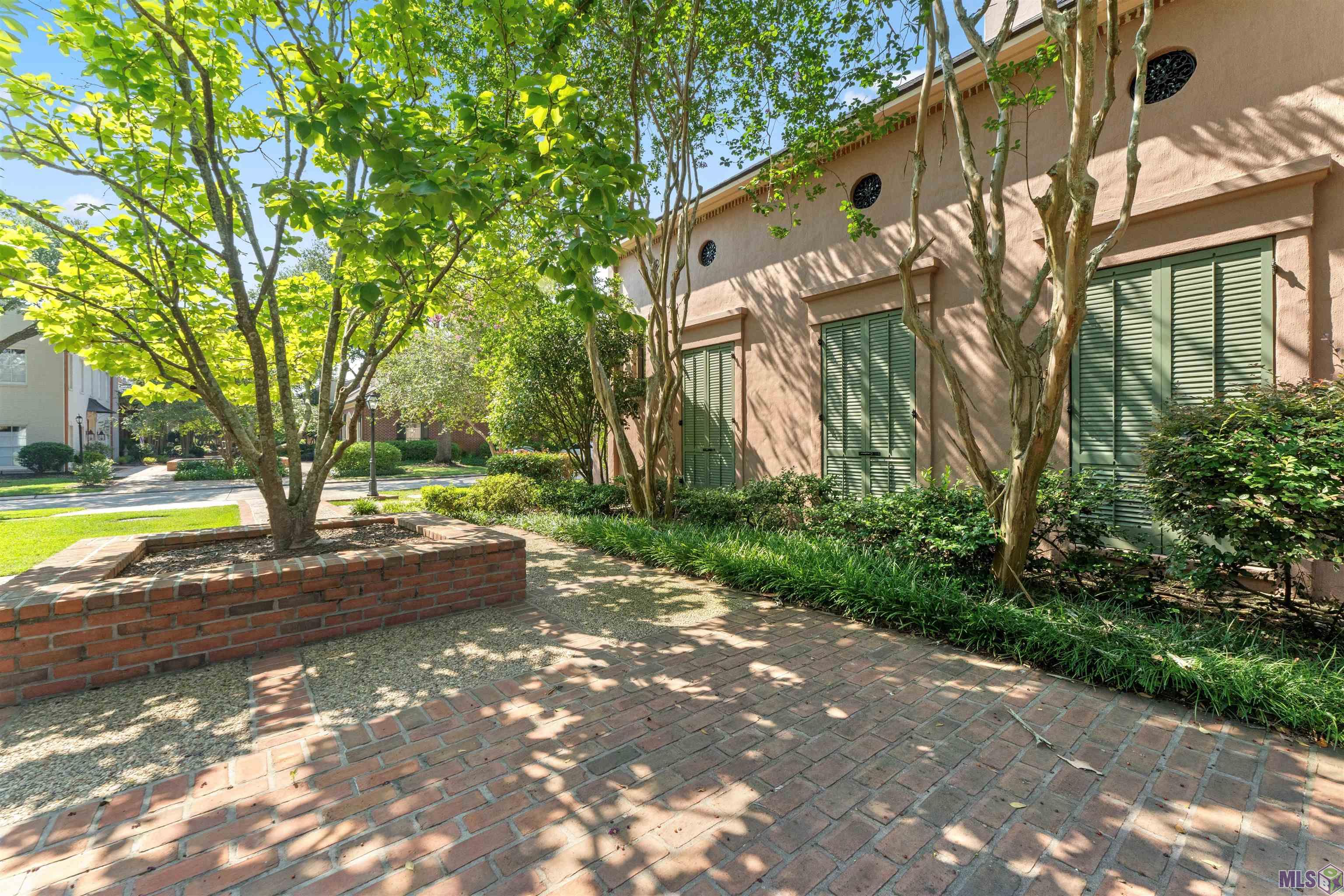 67 Jamestowne Court Baton Rouge, LA 70809 - Photo 5 of 34 Side View