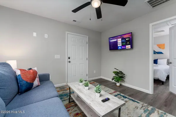 $1,400 | 232 Jordan Lane, Unit A, Wilmington, NC 28403