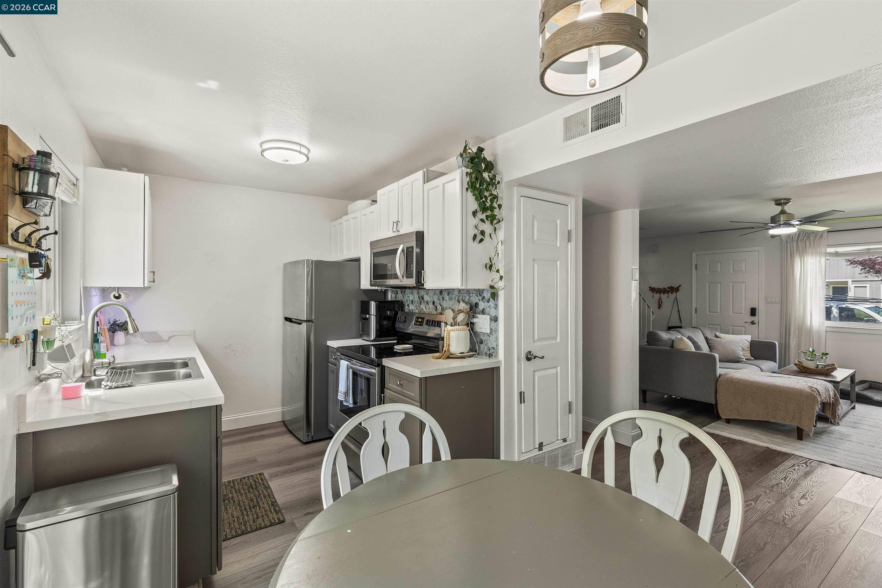 126 Muir Road Martinez, CA 94553 - Photo 9 of 37