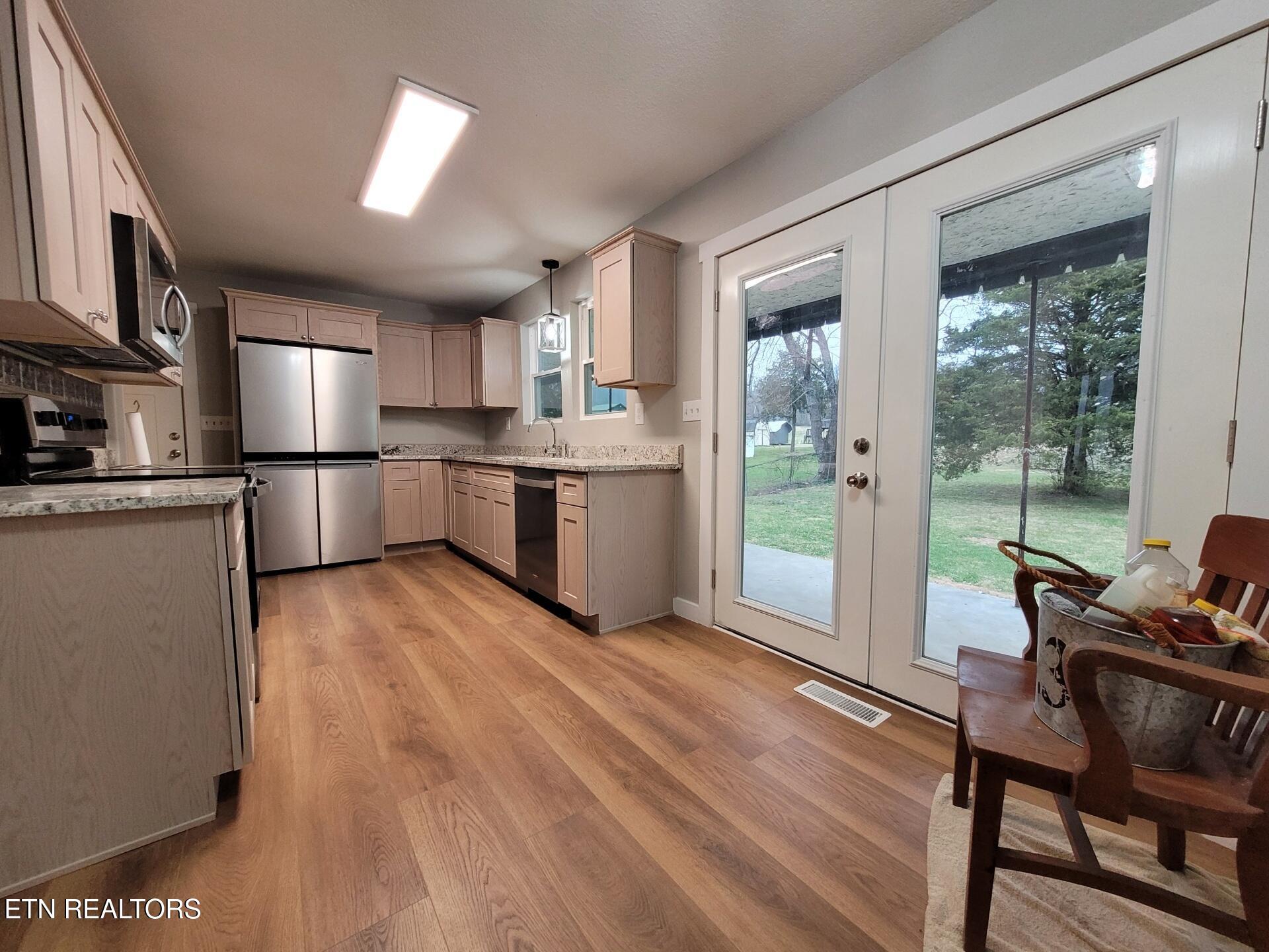 941 Cemetery Road Oliver Springs, TN 37840 - Photo 2 of 20 1000029679