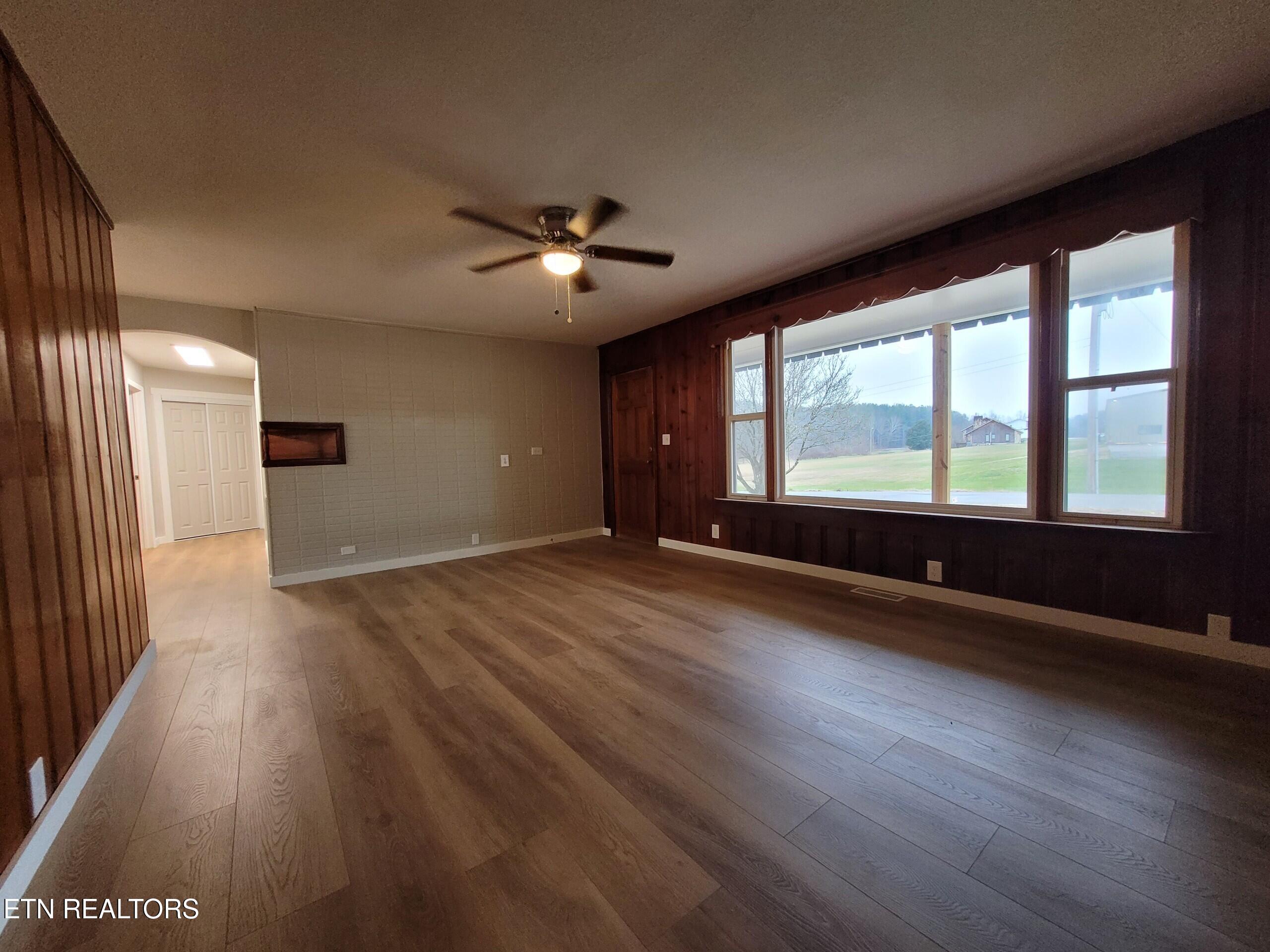 941 Cemetery Road Oliver Springs, TN 37840 - Photo 3 of 20 1000029687