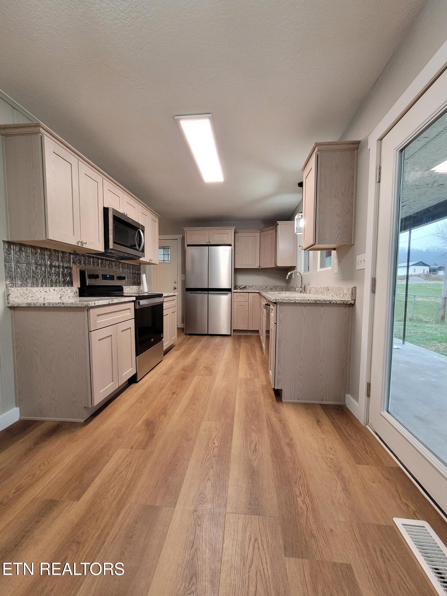 941 Cemetery Road Oliver Springs, TN 37840 - Photo 5 of 20 1000029678