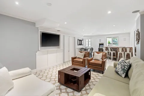 $3,590,000 | 344 Accabonac Road, East Hampton, NY 11937