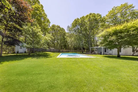 $3,590,000 | 344 Accabonac Road, East Hampton, NY 11937