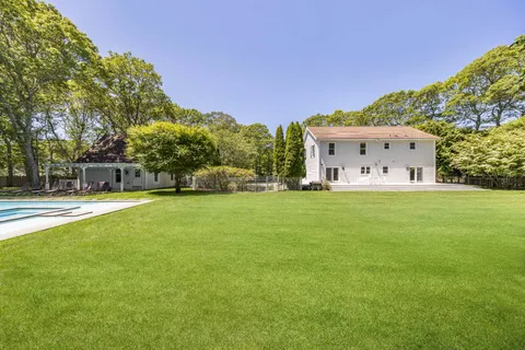 $3,590,000 | 344 Accabonac Road, East Hampton, NY 11937
