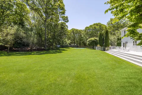 $3,590,000 | 344 Accabonac Road, East Hampton, NY 11937