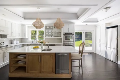 $3,590,000 | 344 Accabonac Road, East Hampton, NY 11937