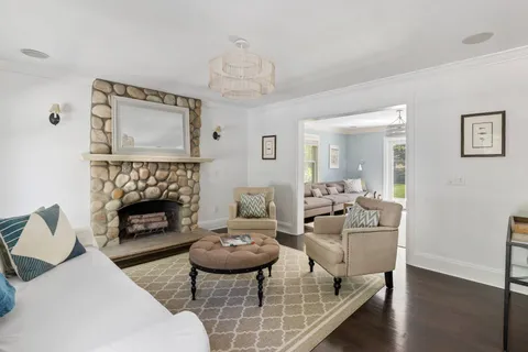 $3,590,000 | 344 Accabonac Road, East Hampton, NY 11937