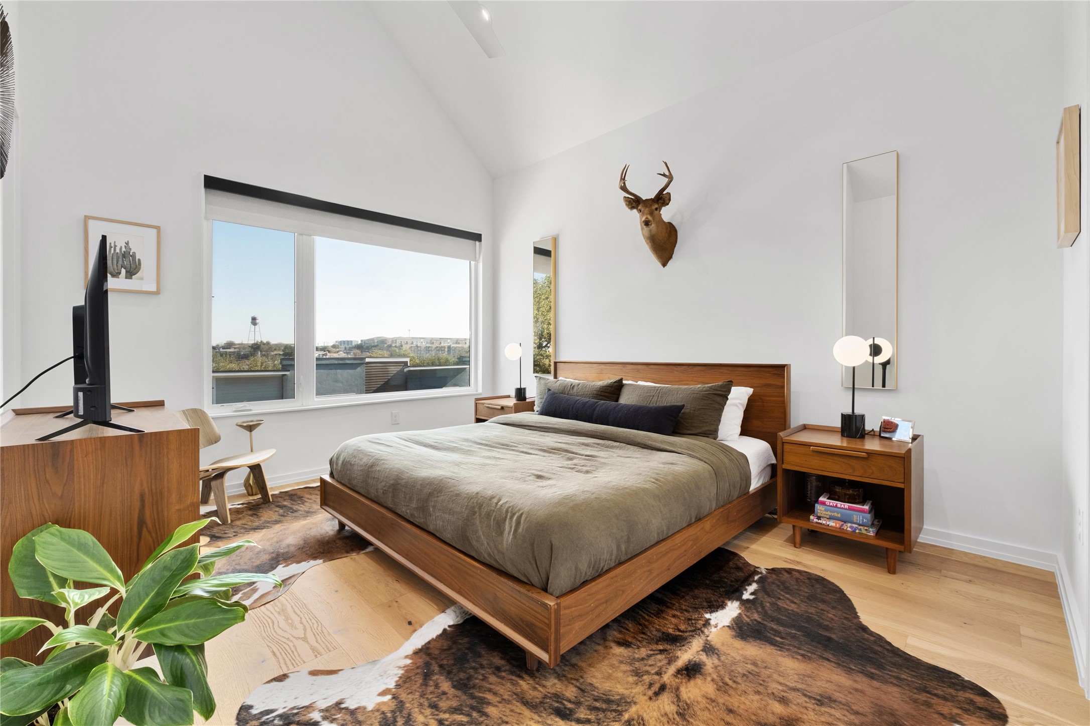 410 West Alpine Road, Unit 10 Austin, TX 78704 - Photo 13 of 31 a bedroom with a bed lamp and window