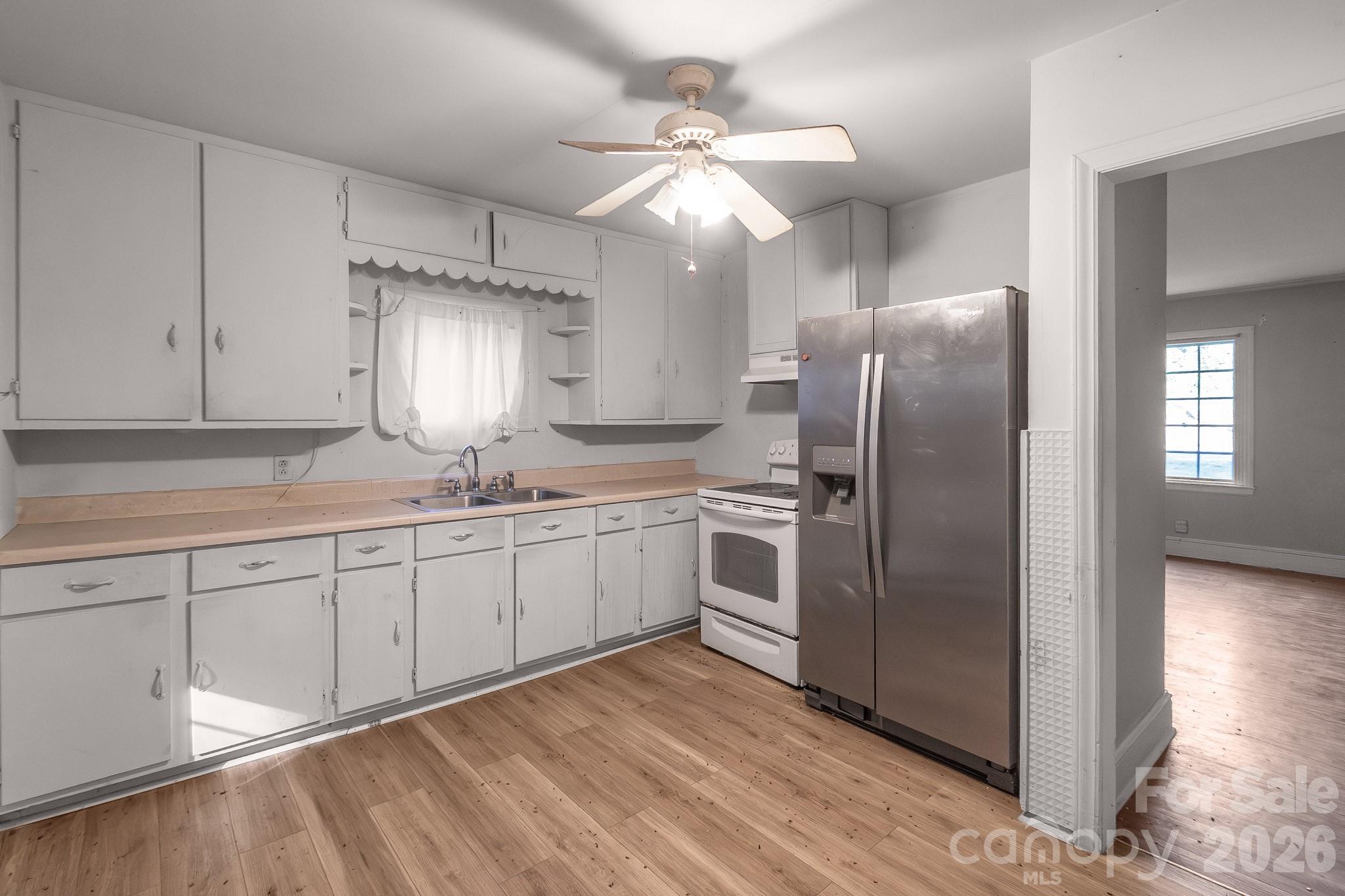 4430 West Tyvola Road Charlotte, NC 28208 - Photo 13 of 33 a kitchen with granite countertop a refrigerator sink and cabinets