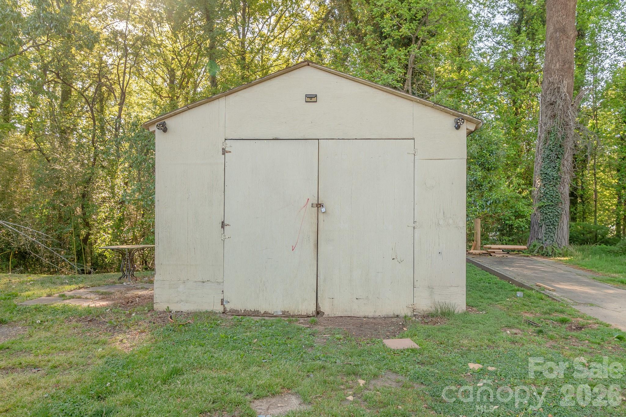 4430 West Tyvola Road Charlotte, NC 28208 - Photo 32 of 33 a view of a backyard with barn
