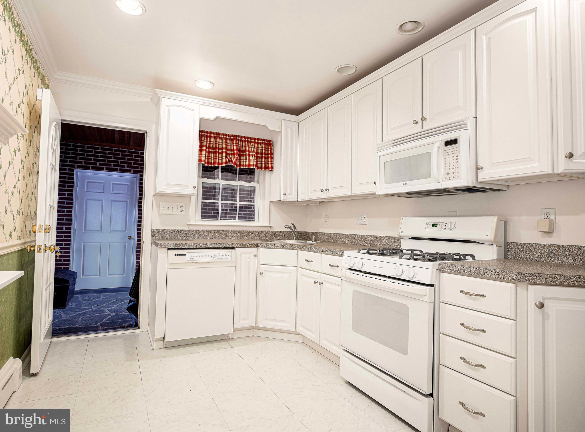 9406 Belair Road Baltimore, MD 21236 - Photo 15 of 30