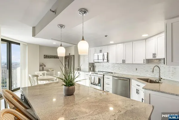 $639,000 | 245 Prospect Avenue, Unit 14D, Hackensack, NJ 07601