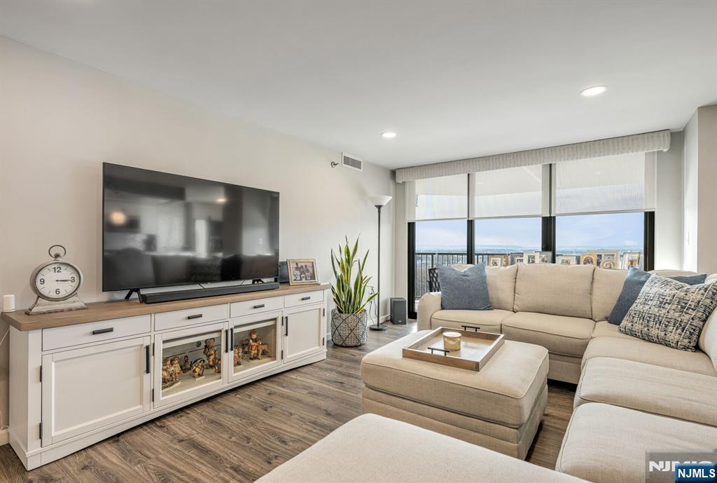 245 Prospect Avenue, Unit 14D Hackensack, NJ 07601 - Photo 11 of 50