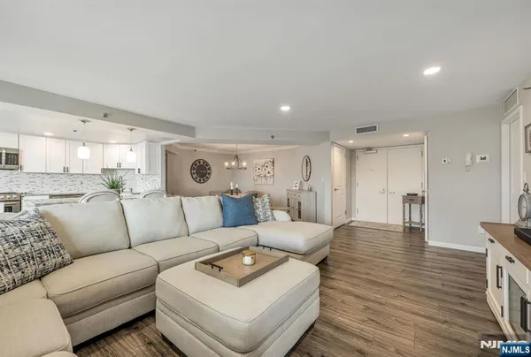 $639,000 | 245 Prospect Avenue, Unit 14D, Hackensack, NJ 07601