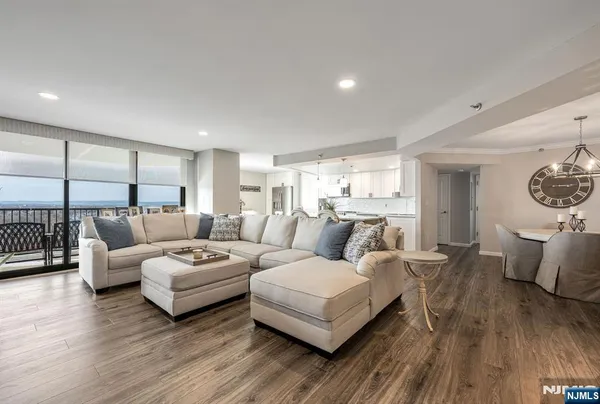 $639,000 | 245 Prospect Avenue, Unit 14D, Hackensack, NJ 07601