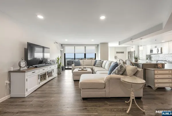 $639,000 | 245 Prospect Avenue, Unit 14D, Hackensack, NJ 07601