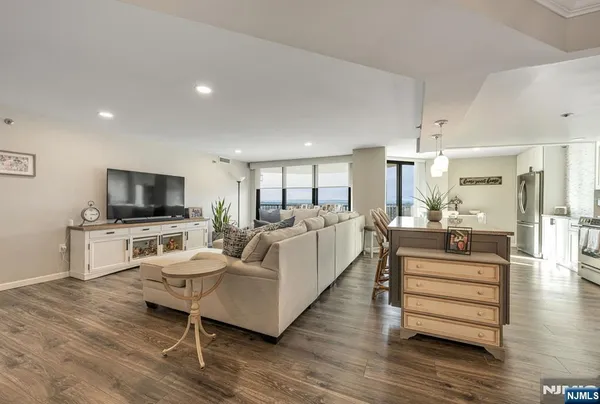 $639,000 | 245 Prospect Avenue, Unit 14D, Hackensack, NJ 07601