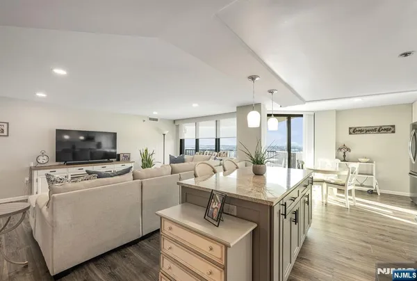 $639,000 | 245 Prospect Avenue, Unit 14D, Hackensack, NJ 07601